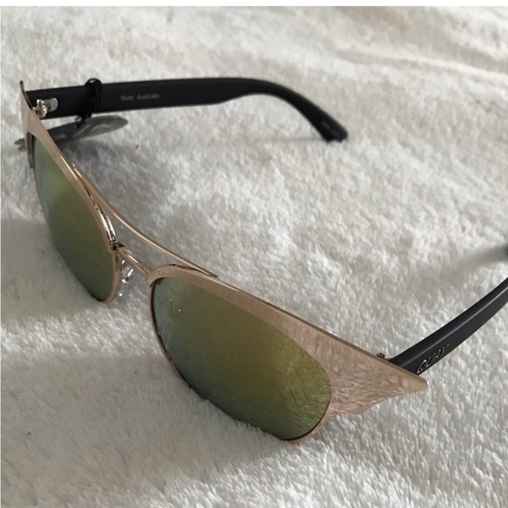 Quay Zig Gold Mirror Sunglasses - Picture 4 of 6